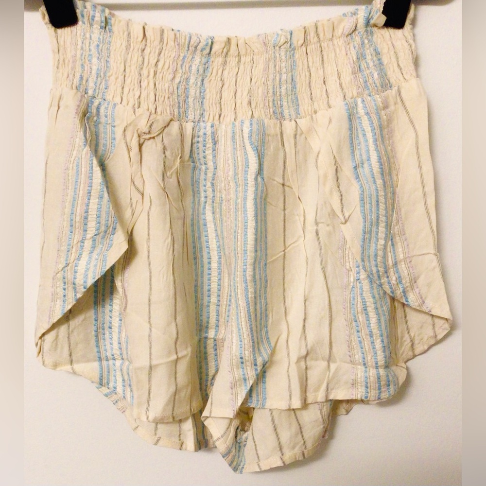 NWT ELAN smocked waist faux wrap rayon shorts with Elastic Waistband size large